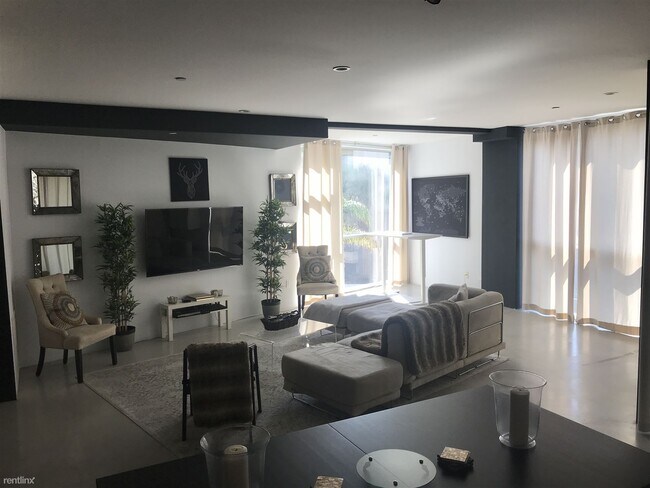 Foto del edificio - 2 br, 2.5 bath Condo - 2400 Corinth Avenue 22