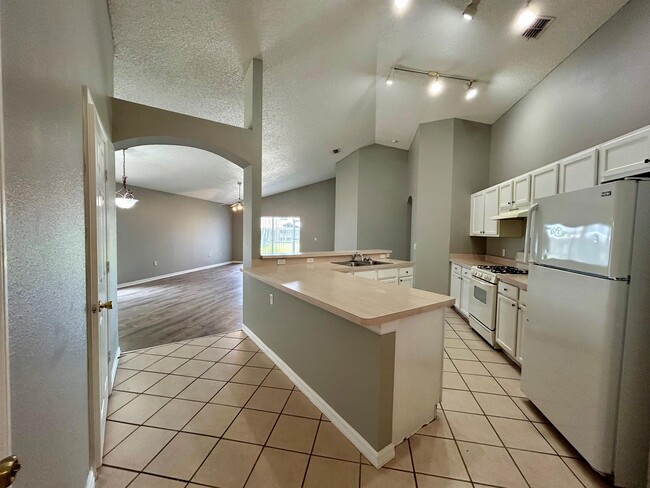 Photo - 138 Sir Phillips Dr (Davenport, FL) House