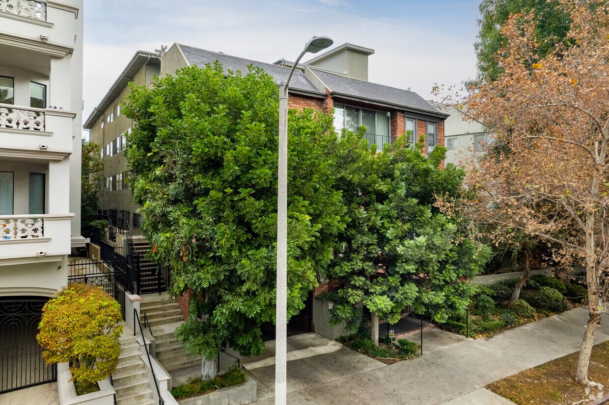 532 N Rossmore Ave - Hancock Plaza