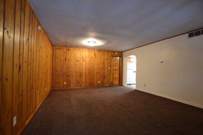 Building Photo - Amazing 1 Bedroom Apartment