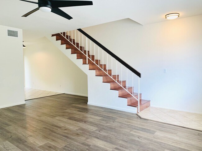 Building Photo - UPDATED 2 BEDROOM/1.5 BATH CONDO IN CHOLLA...