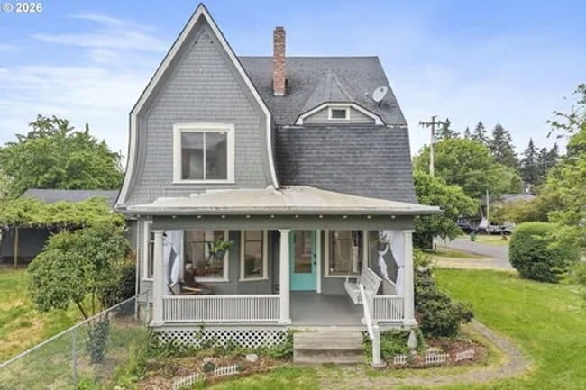 Photo - Charming 3 bed, 2 bath + Den rental home in Milwaukie!