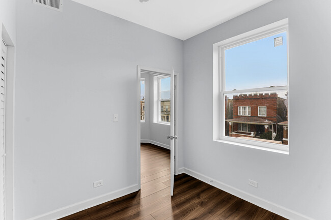 Building Photo - 4230 W 21st Pl