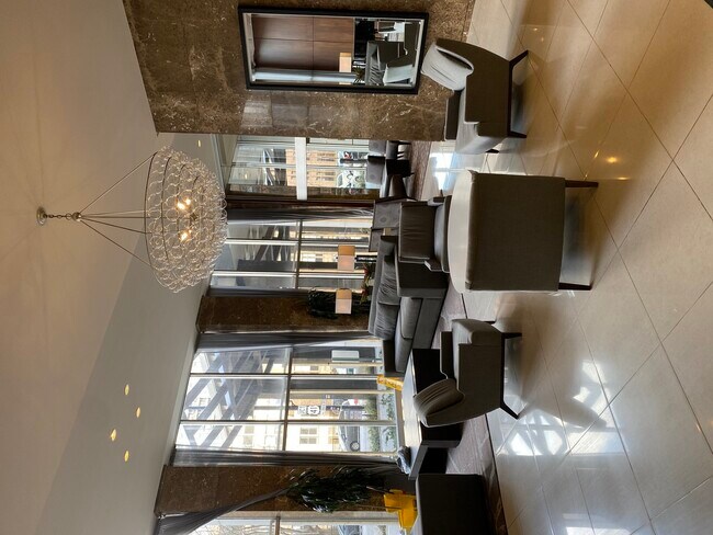 Foto del edificio - 655 W Irving Park Rd