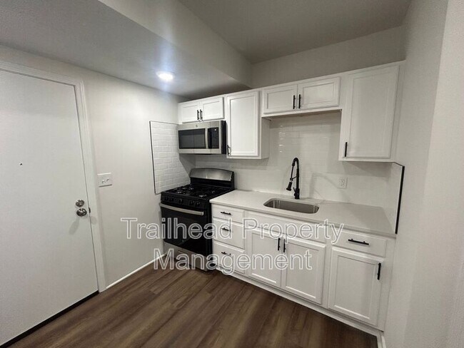Foto del edificio - 6405 Brookside Rd