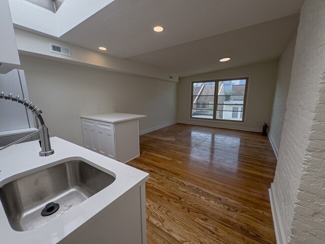 Photo - 1934 Green St Apartment