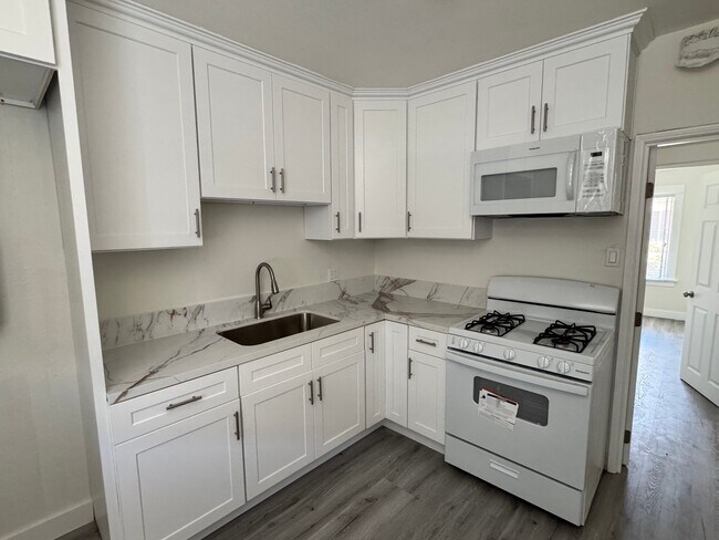 Foto del edificio - 963 W 9th St