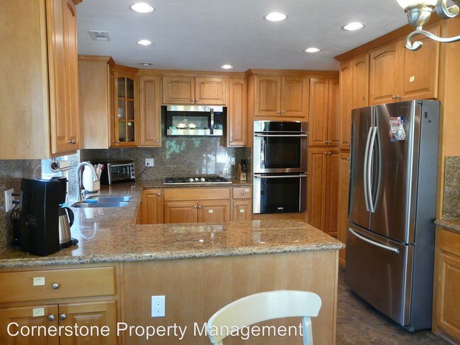 Building Photo - 4 br, 2 bath House - 317 Henderson Dr
