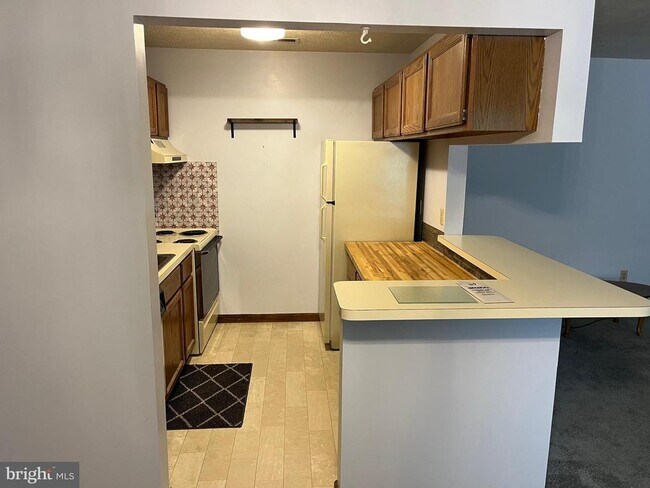 Foto del edificio - 23243 Rosewood Ct