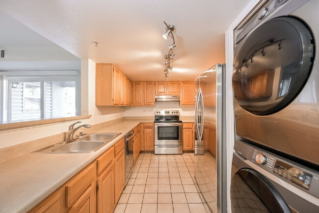 Building Photo - Spacious 3BR/2BA Ground-Level Condo in Lit...