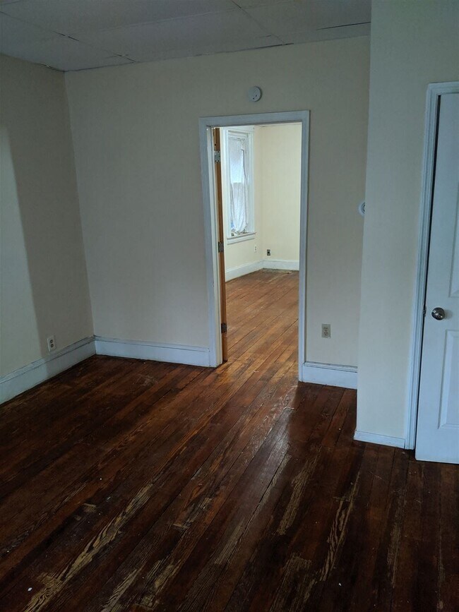 Building Photo - 282 Ege Ave