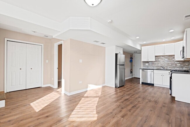 Building Photo - 2315 S 59th Ct