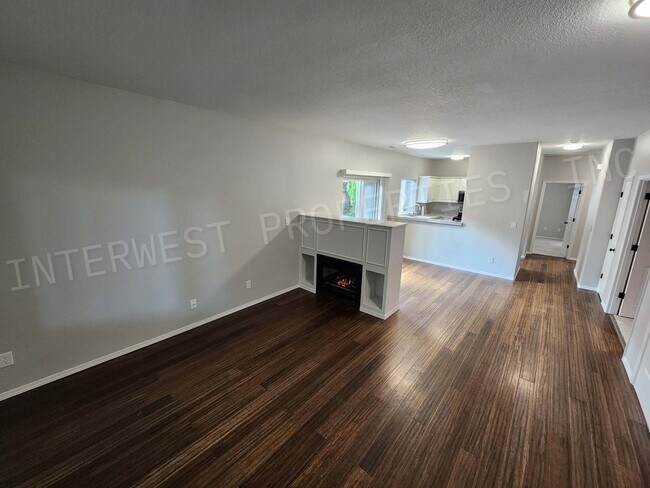 Building Photo - Super Cute 3+ Bd 2ba Ranch Style Home With...