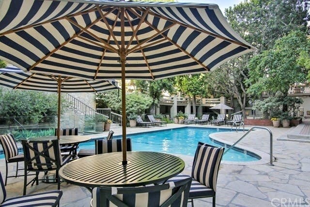 Piscina - 1440 Veteran Ave