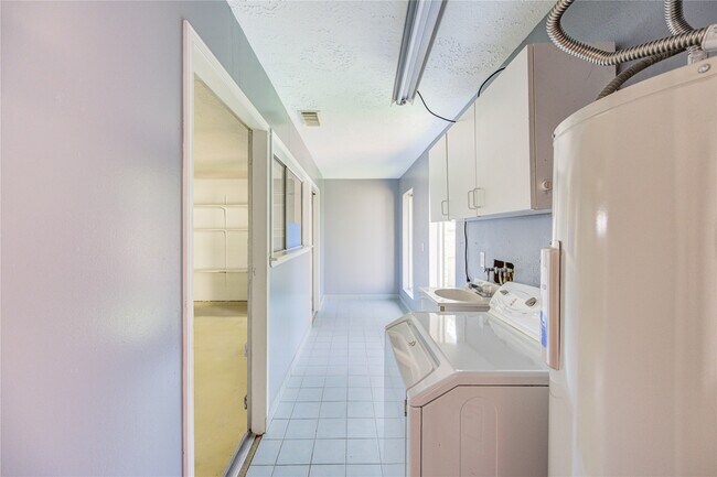 Foto del edificio - 1510 Chestnut Tree Ln