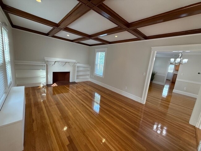 Building Photo - 508 School St