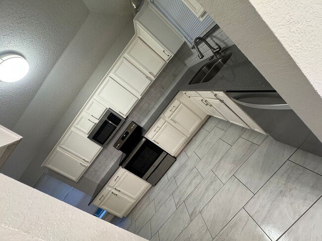 Building Photo - Ready to Move in... Do not miss this house !!!!