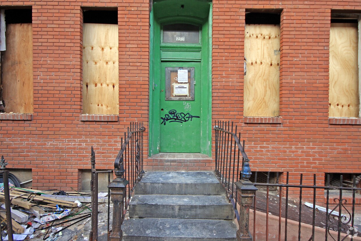 Building Photo - 253 Jefferson St