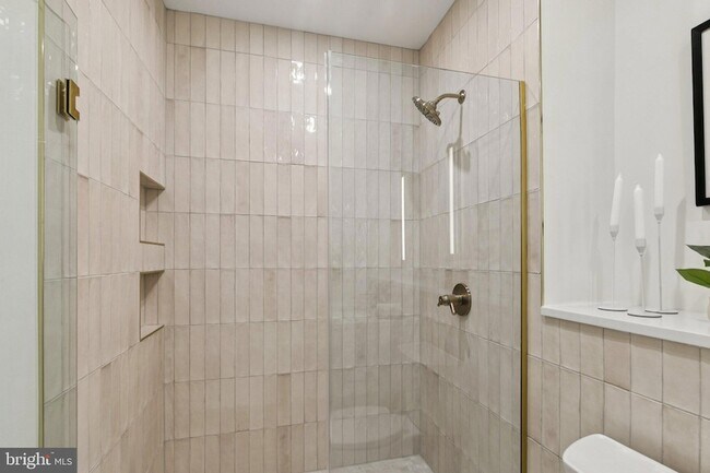 Foto del edificio - 30 W Allens Ln