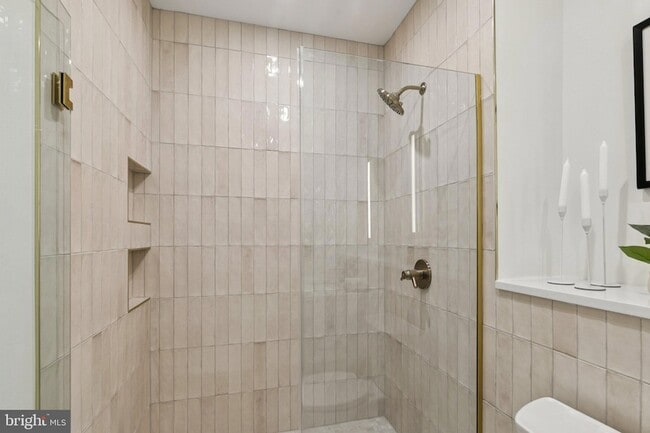 Building Photo - 30 W Allens Ln