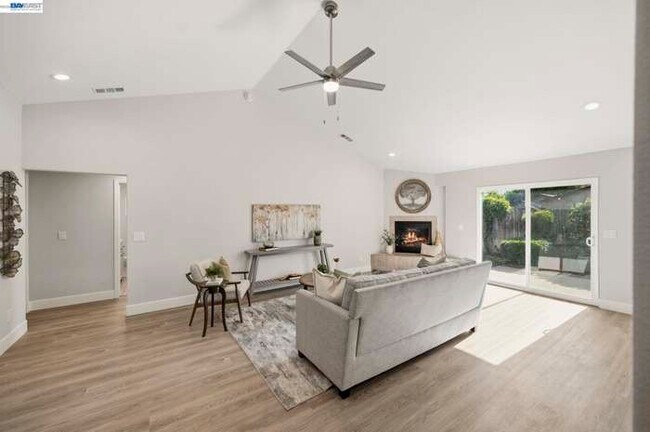 Foto del edificio - 429 Chaffee Ln