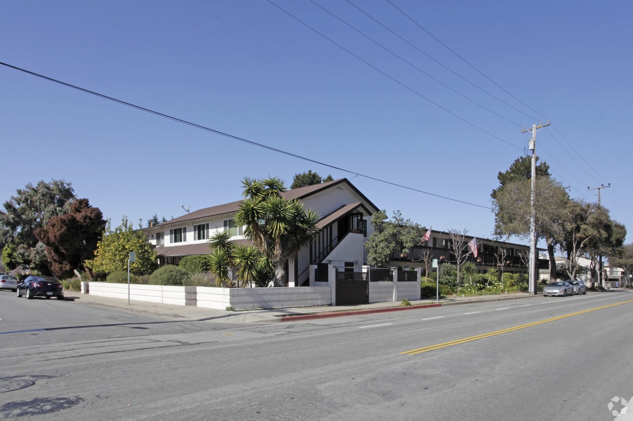 Primary Photo - Sloat Apartments