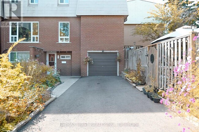 Building Photo - 3175 Kirwin Ave