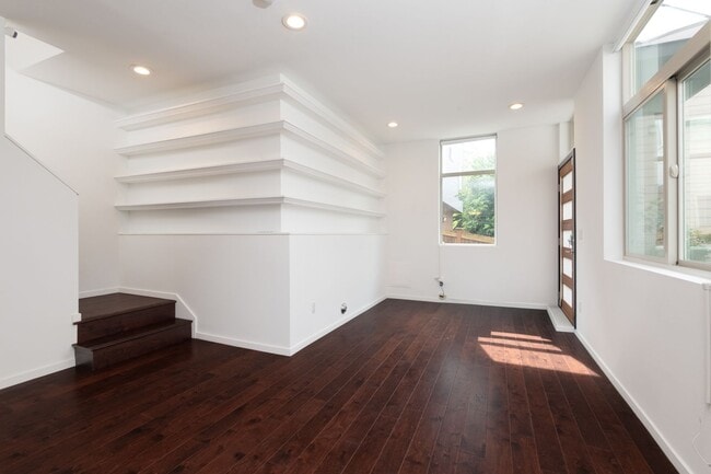 Building Photo - Stylish 3BR Townhome Near Judkins Park | Huge Rooftop Deck & Parking!
