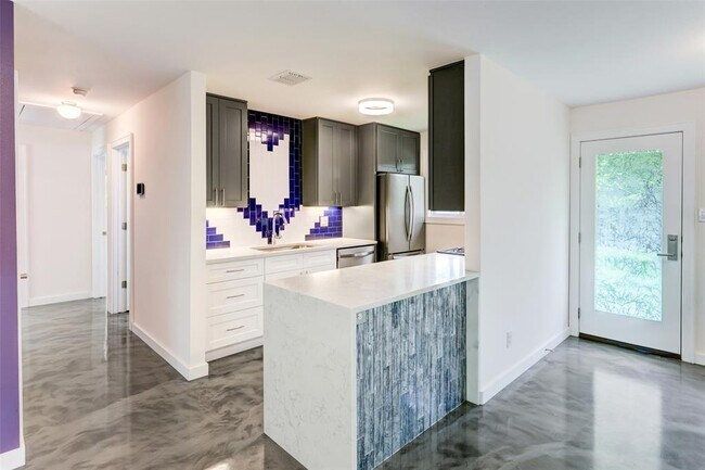 Foto del edificio - 3100 Ray Wood Dr