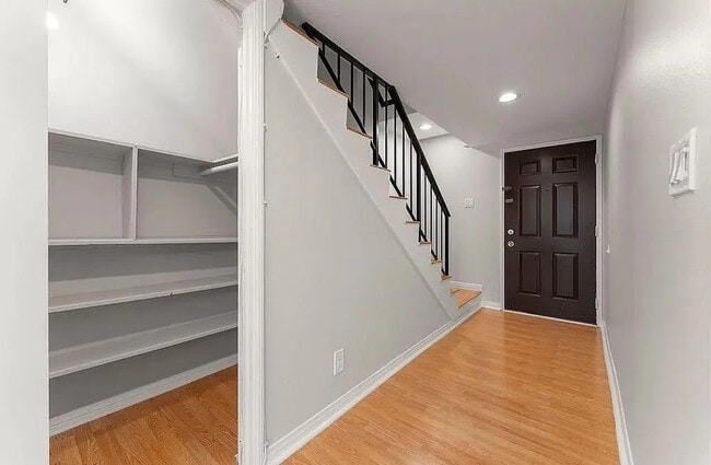 Foto del edificio - 227 N Belmont St