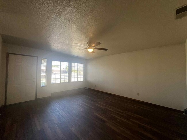 Foto del edificio - 1251 Davis St