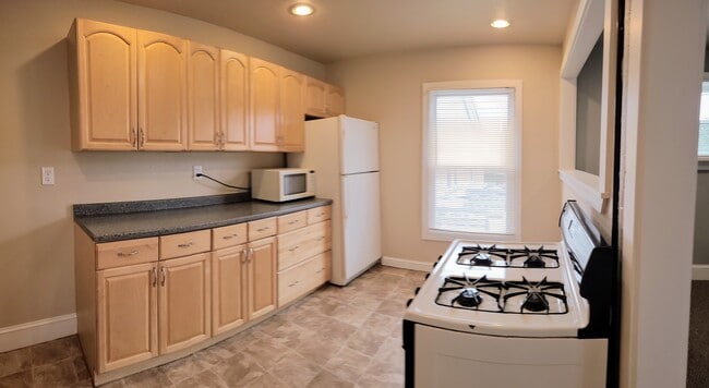 Building Photo - 1851 N Pulaski St