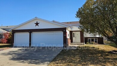 Building Photo - 2535 Colonial Dr