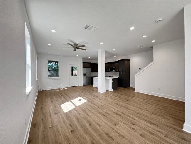 Foto del edificio - 5427 Bellfort Ct