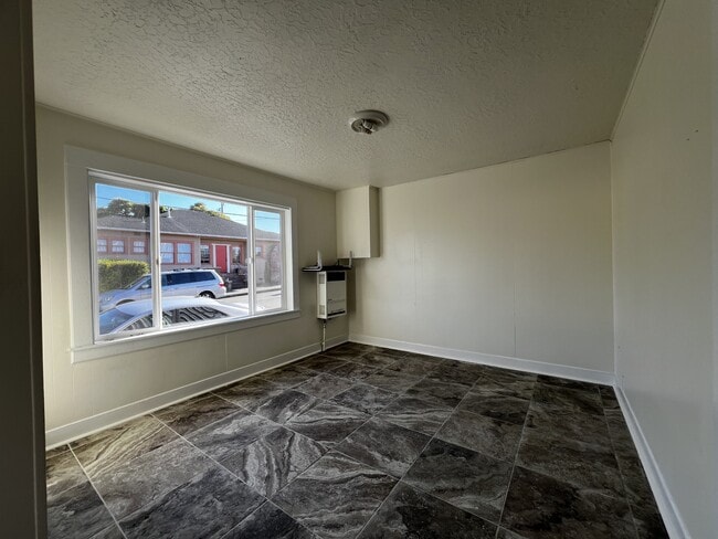 Building Photo - 670 16th St