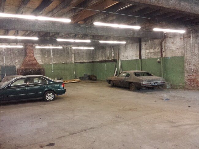 Foto del edificio - 2550 E Monmouth St