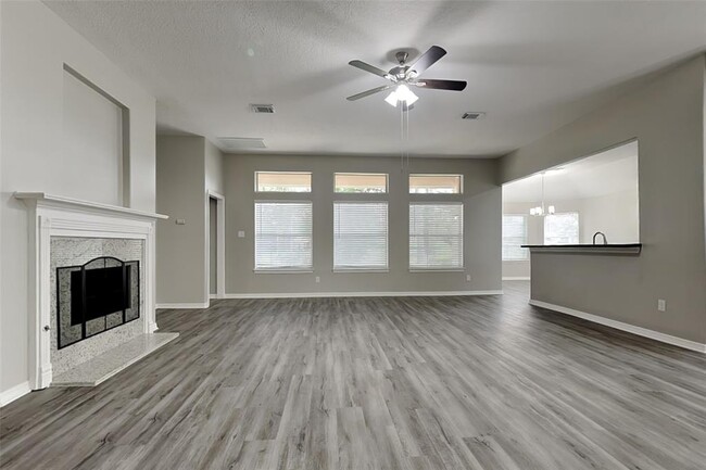 Foto del edificio - 8019 Malardcrest Dr