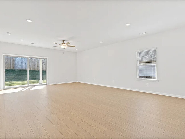 Building Photo - 14557 Mountain Strm Dr