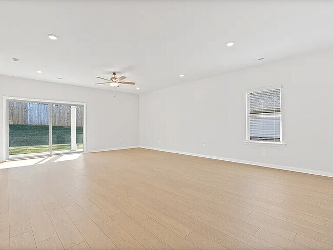 Foto del edificio - 14557 Mountain Strm Dr