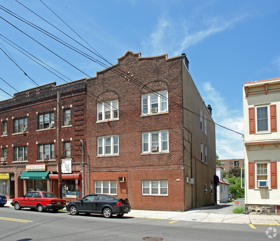 Building Exterior - 621 Palisade Ave