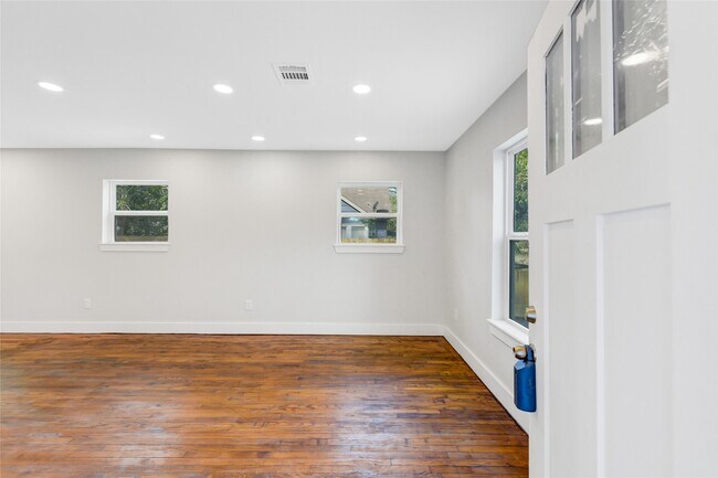 Foto del edificio - 312 Maple Ave