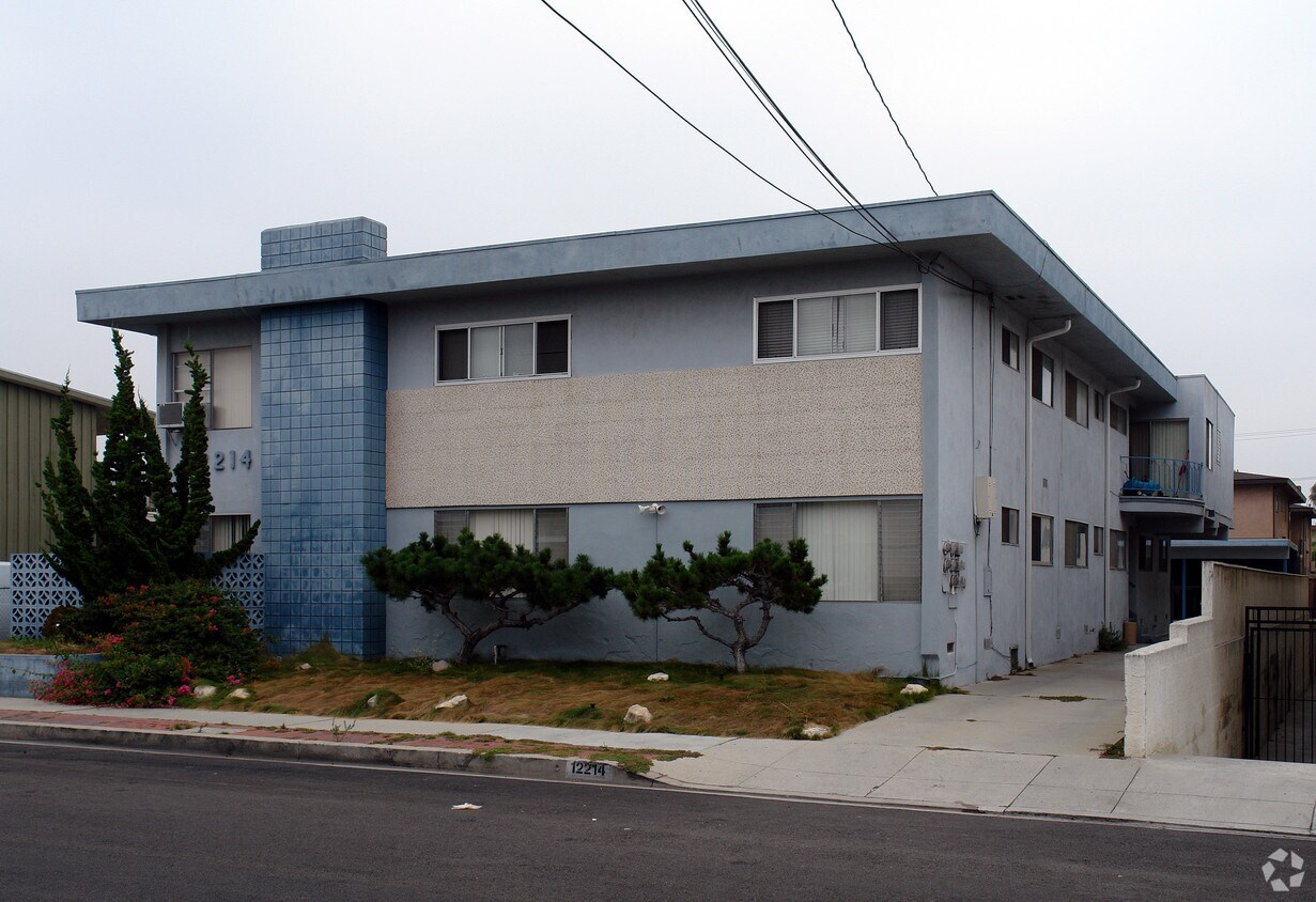 Building Photo - 12214 Manor Dr