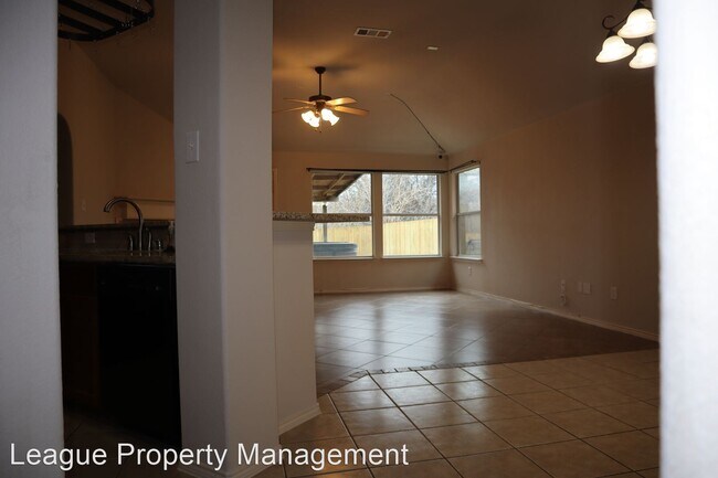 Building Photo - 3 br, 2 bath House - 5709 Paloma Blanca Dr
