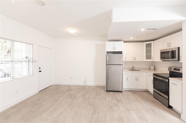 Building Photo - 3007 Bird Ave