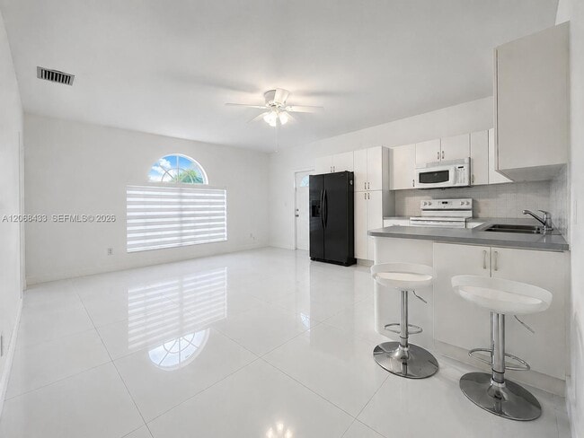 Building Photo - 14180 SW 8th Terrace