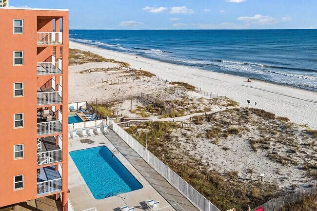 Foto del edificio - 633 W Beach Blvd