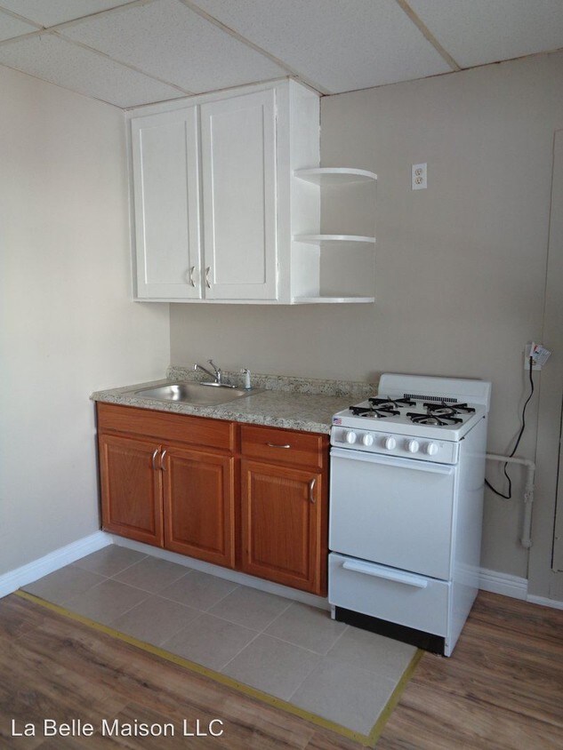 Building Photo - 375 Haverhill St
