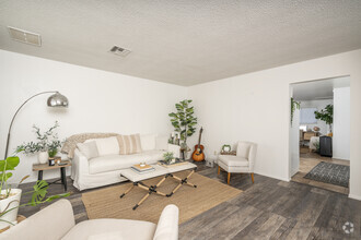 Building Photo - 1609 S Parkside Dr