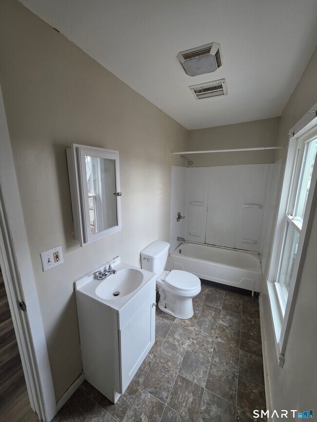 Foto del edificio - 49 Springdale Ave