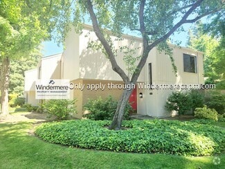 Building Photo - 1311 Vanderbilt Way